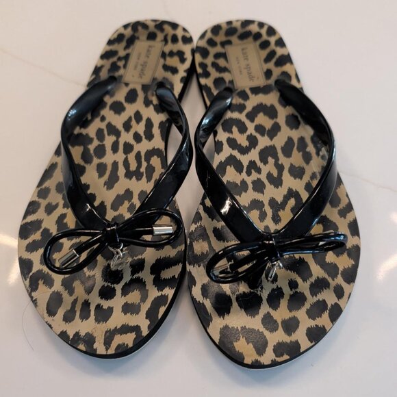 kate spade Shoes - Kate Spade Sz 6M Leopard Print AOP Flip Flops Bow Charm Women's Sandals Chic
